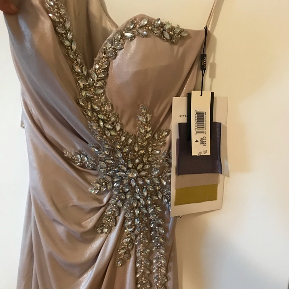 Evening Dress by Terani Couture, size 4 us - Picture 4 of 5